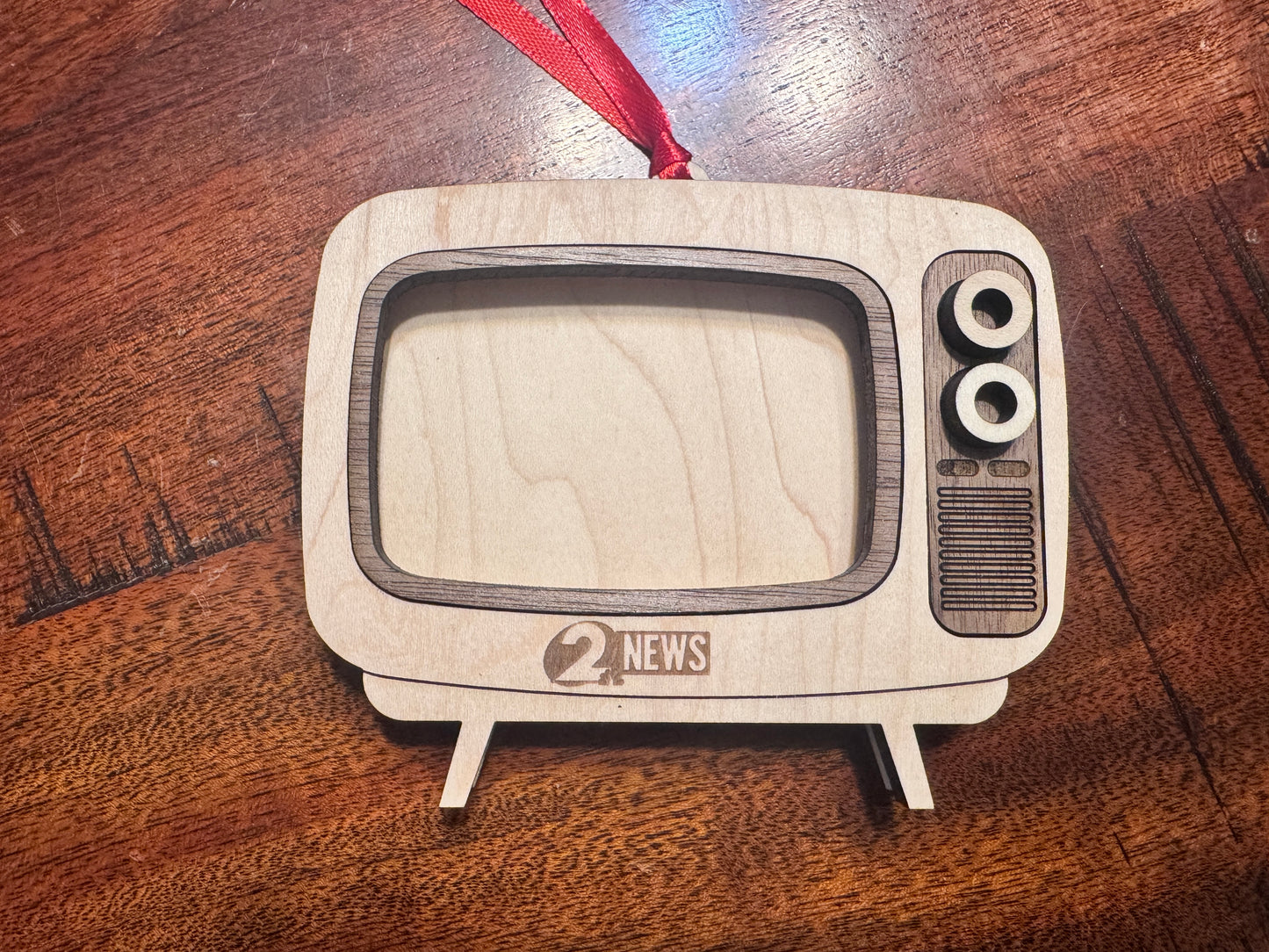 Retro TV Gift Card Holder & Photo Frame – 3-in-1 Wooden Ornament with Ribbon – 4.8x4.2 inches