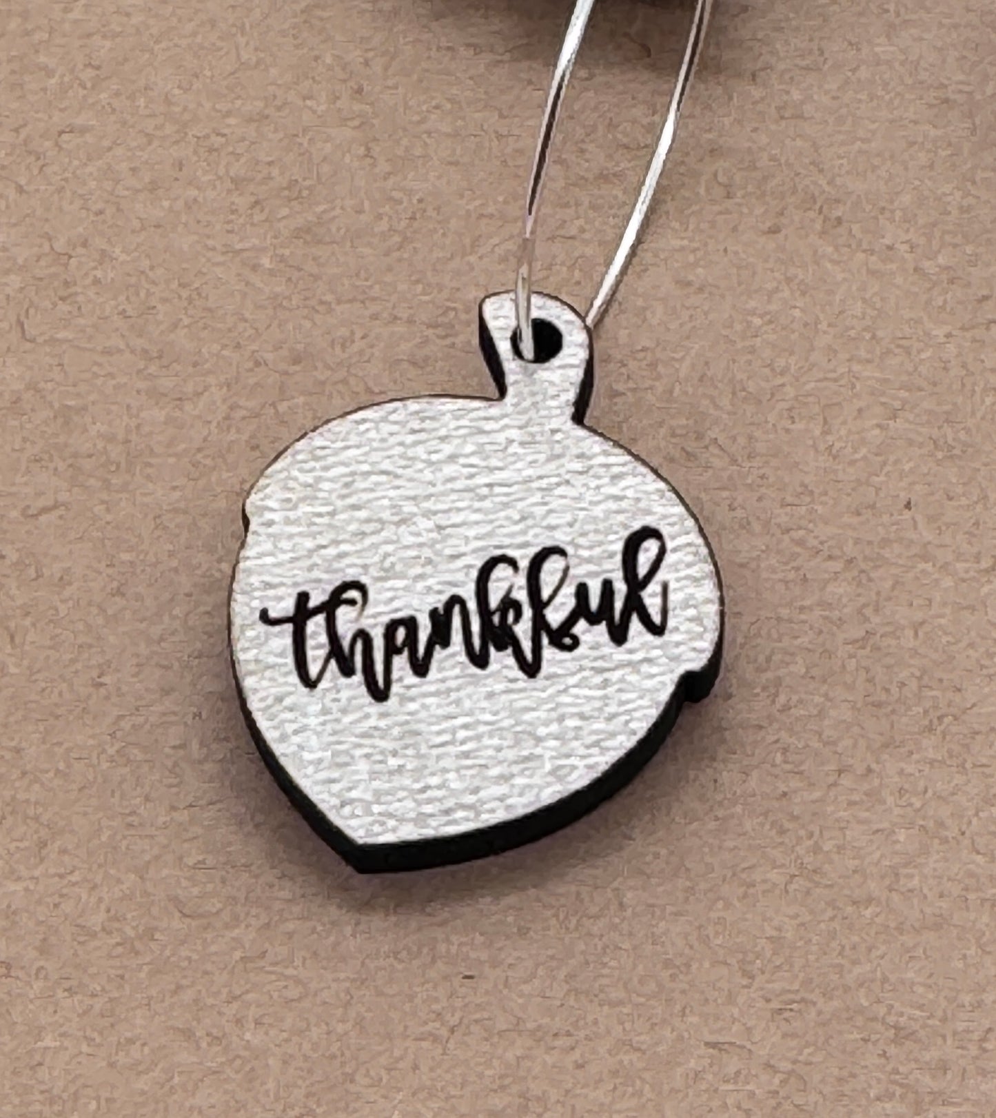 Thanksgiving Wine Charms Set of 6 – Engraved Wood with Gratitude Words – Acorn & Leaf Shapes