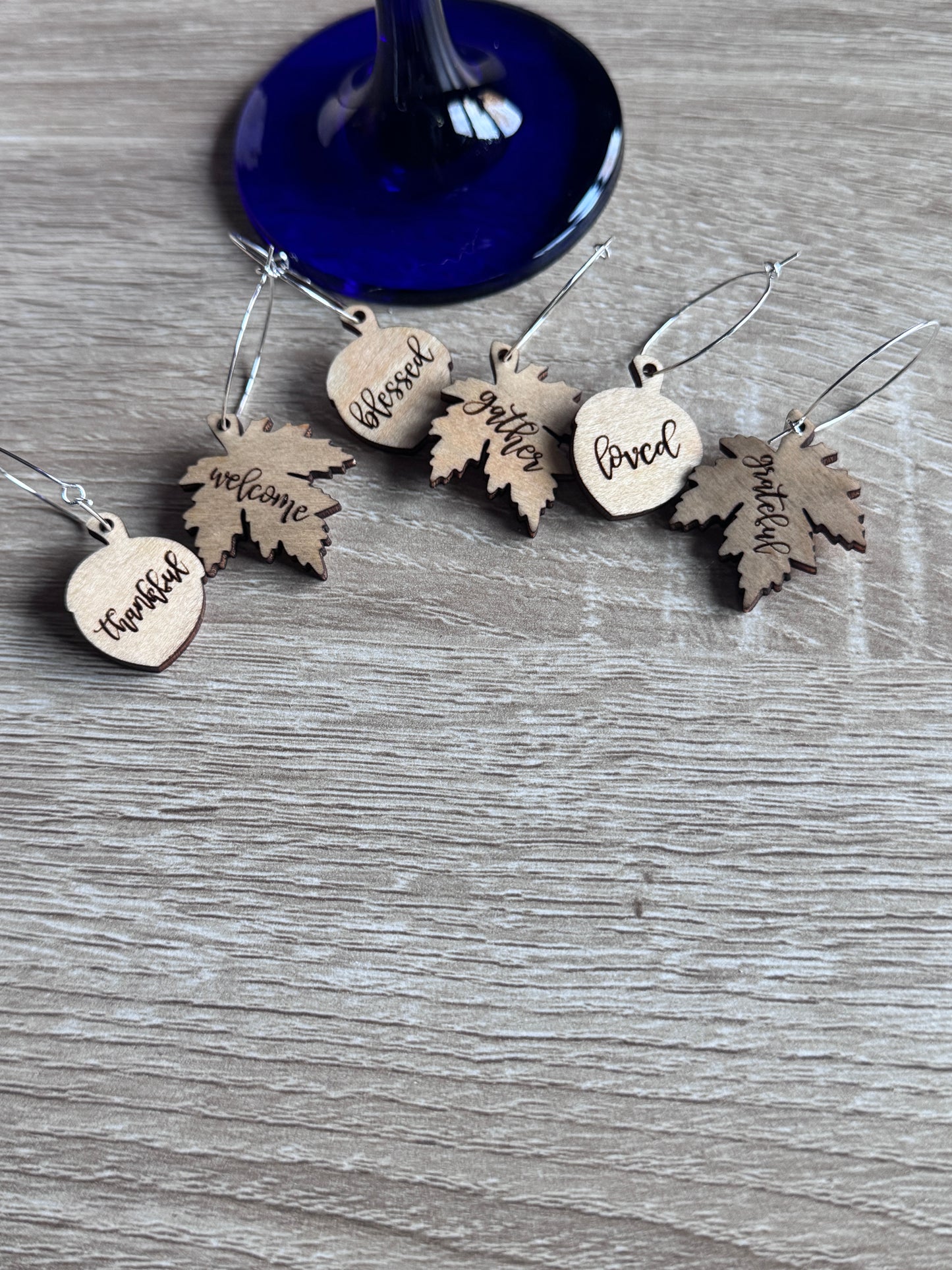 Thanksgiving Wine Charms Set of 6 – Engraved Wood with Gratitude Words – Acorn & Leaf Shapes