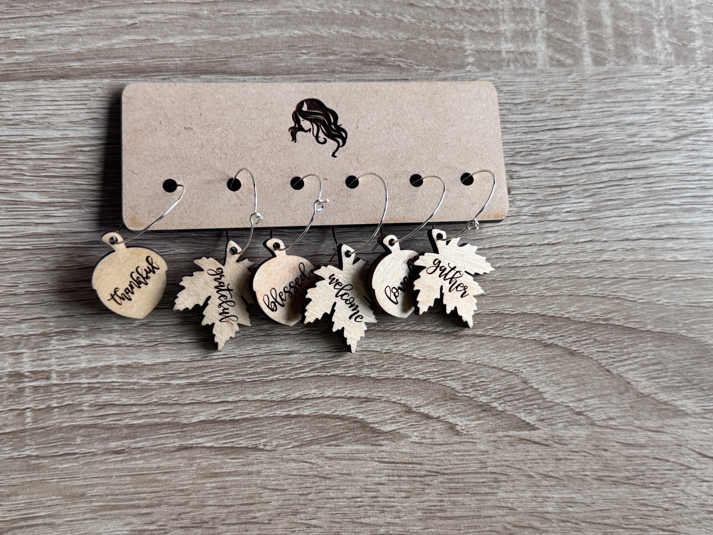 Thanksgiving Wine Charms Set of 6 – Engraved Wood with Gratitude Words – Acorn & Leaf Shapes