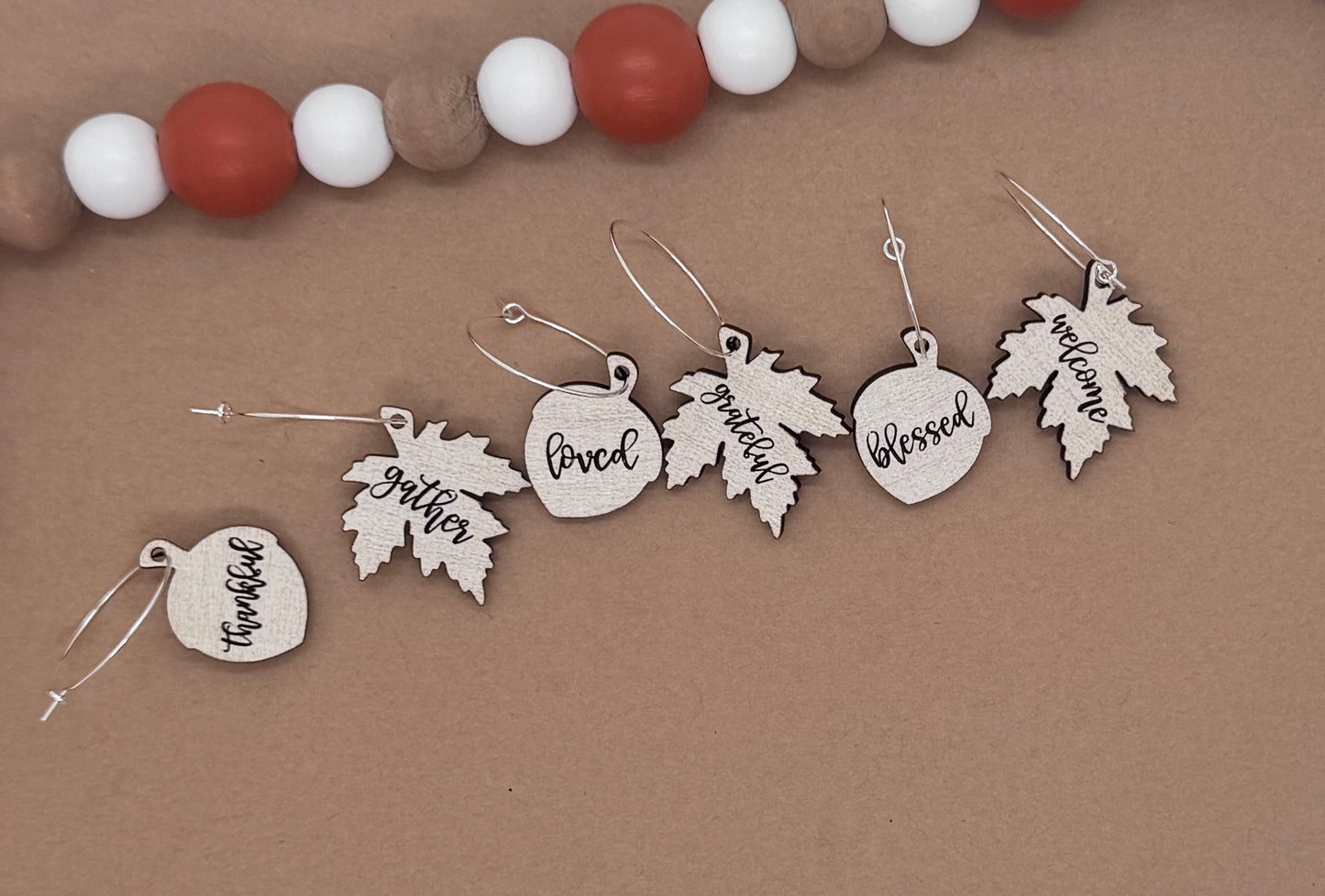 Thanksgiving Wine Charms Set of 6 – Engraved Wood with Gratitude Words – Acorn & Leaf Shapes