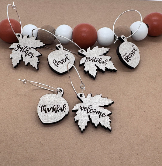 Thanksgiving Wine Charms Set of 6 – Engraved Wood with Gratitude Words – Acorn & Leaf Shapes