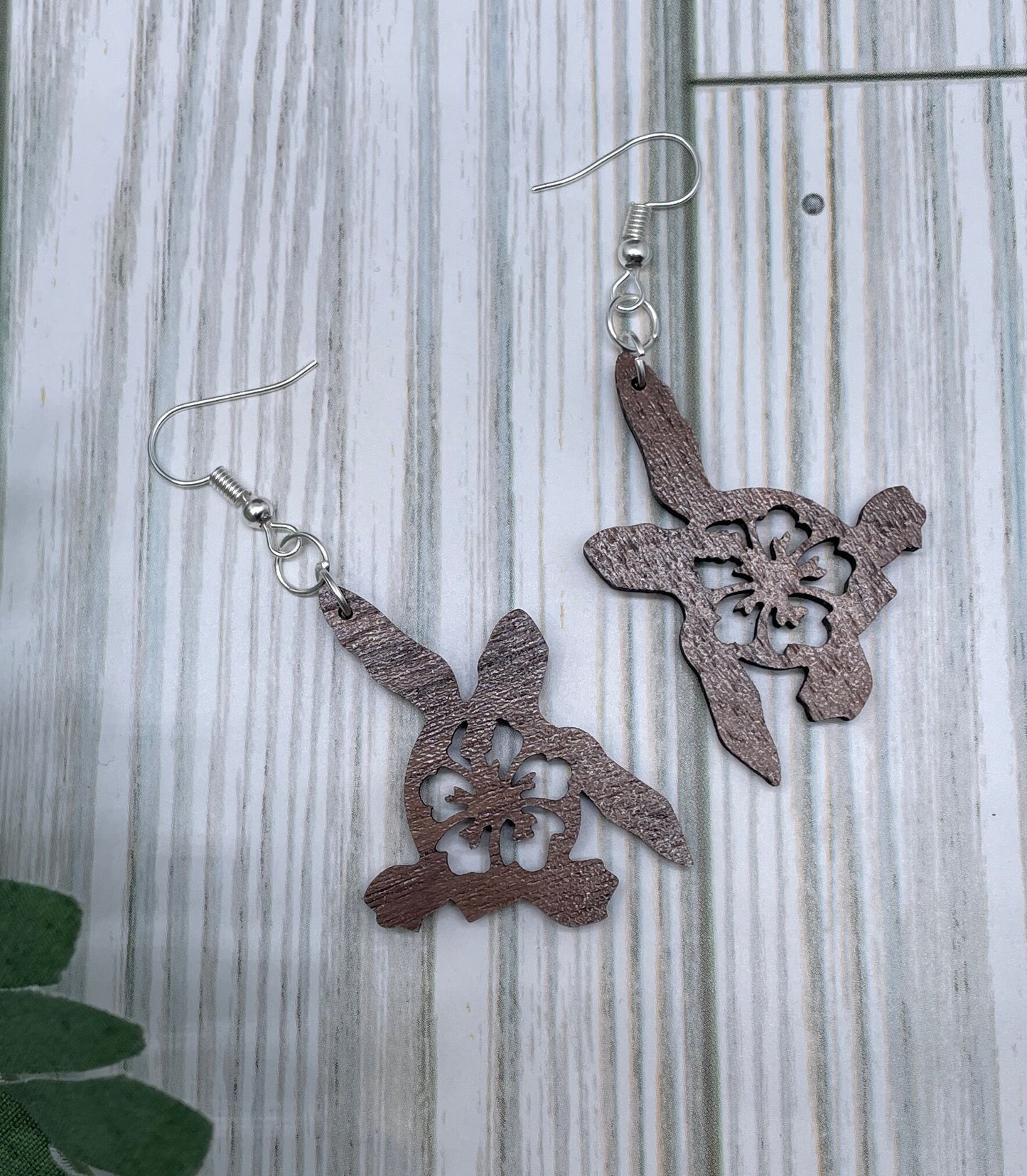 Ocean-inspired Turtle Earrings, Sea Turtle Dangle Earrings, Beachy Turtle Dangle Earrings