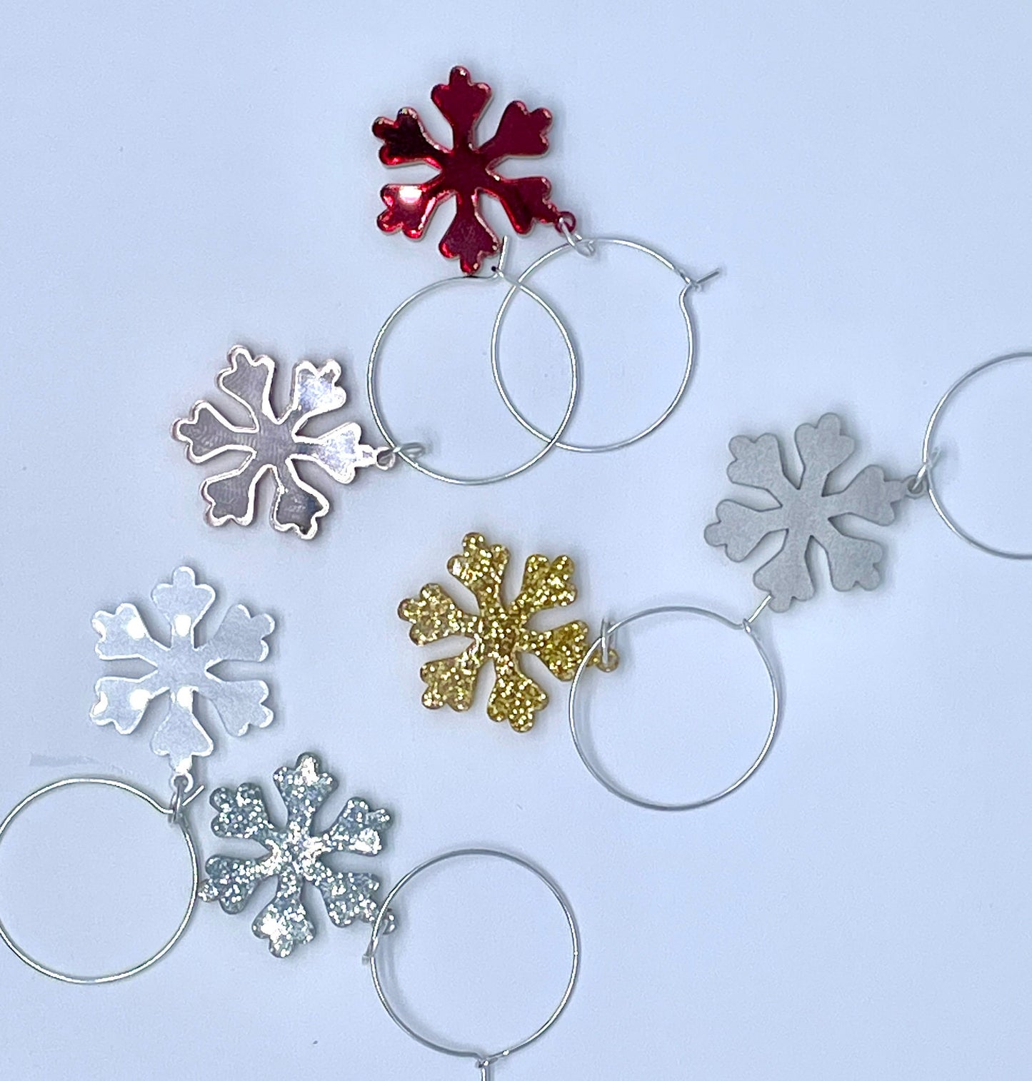 Set of 6 Sparkling Snowflake Wine Charms – Glitter and Mirror Acrylic for Winter Celebrations
