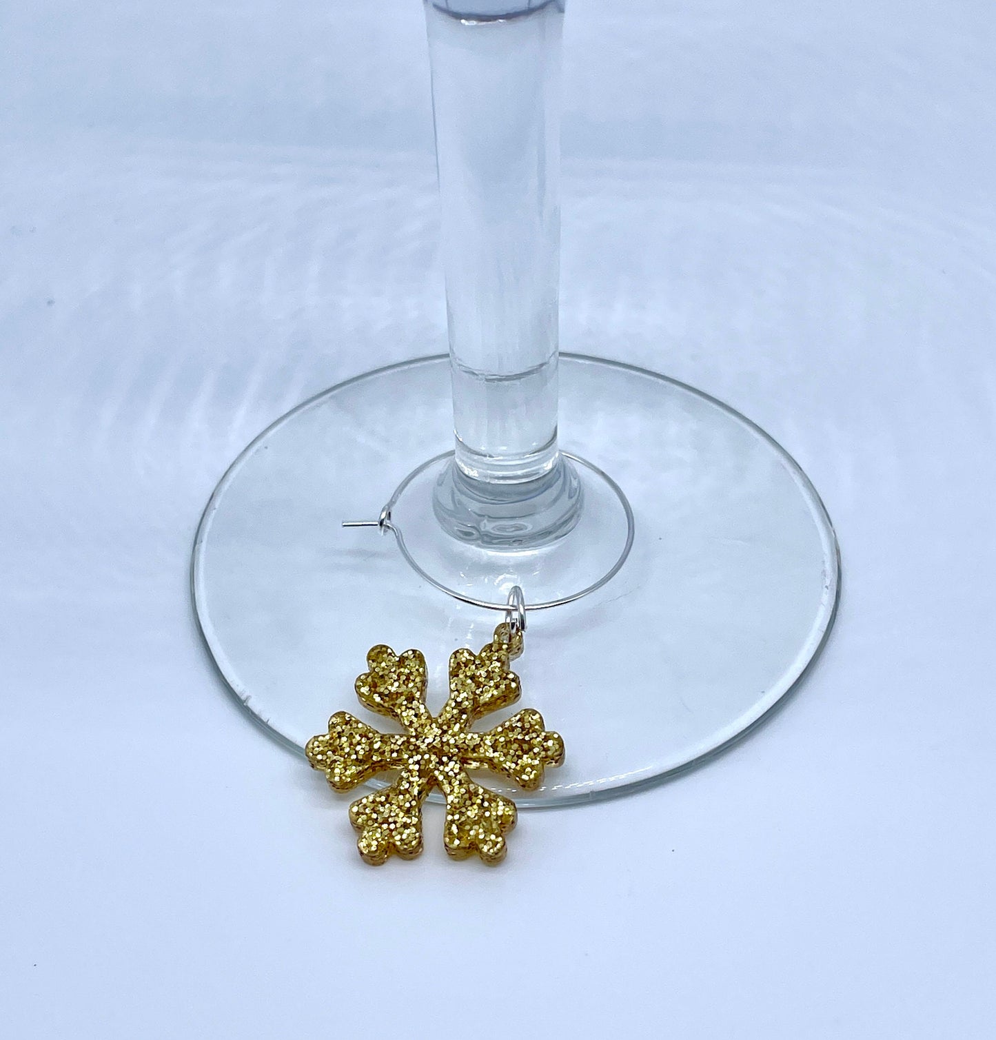 Set of 6 Sparkling Snowflake Wine Charms – Glitter and Mirror Acrylic for Winter Celebrations