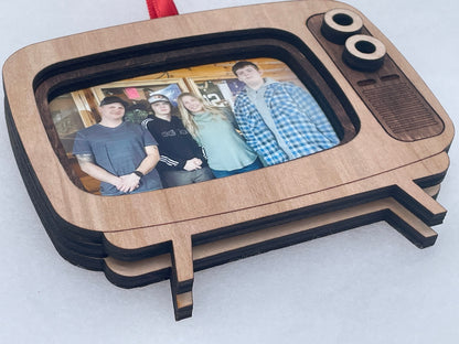 Retro TV Gift Card Holder & Photo Frame – 3-in-1 Wooden Ornament with Ribbon – 4.8x4.2 inches