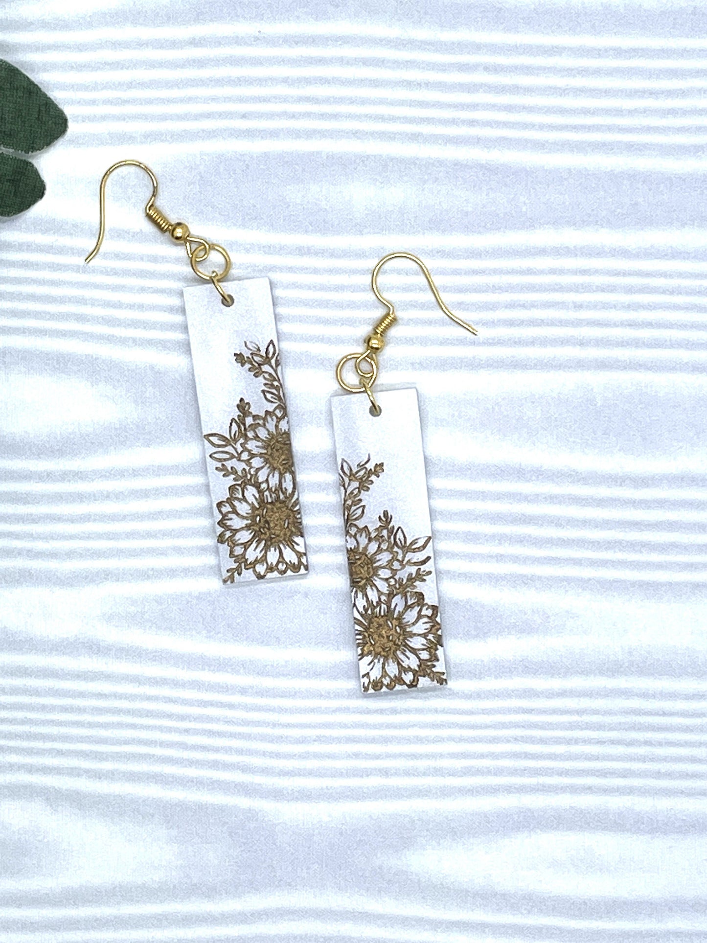 White Pearl Acrylic Drop Earrings with Engraved Flowers, Elegant White Pearl Acrylic Earrings with Laser Engraved Floral Motif